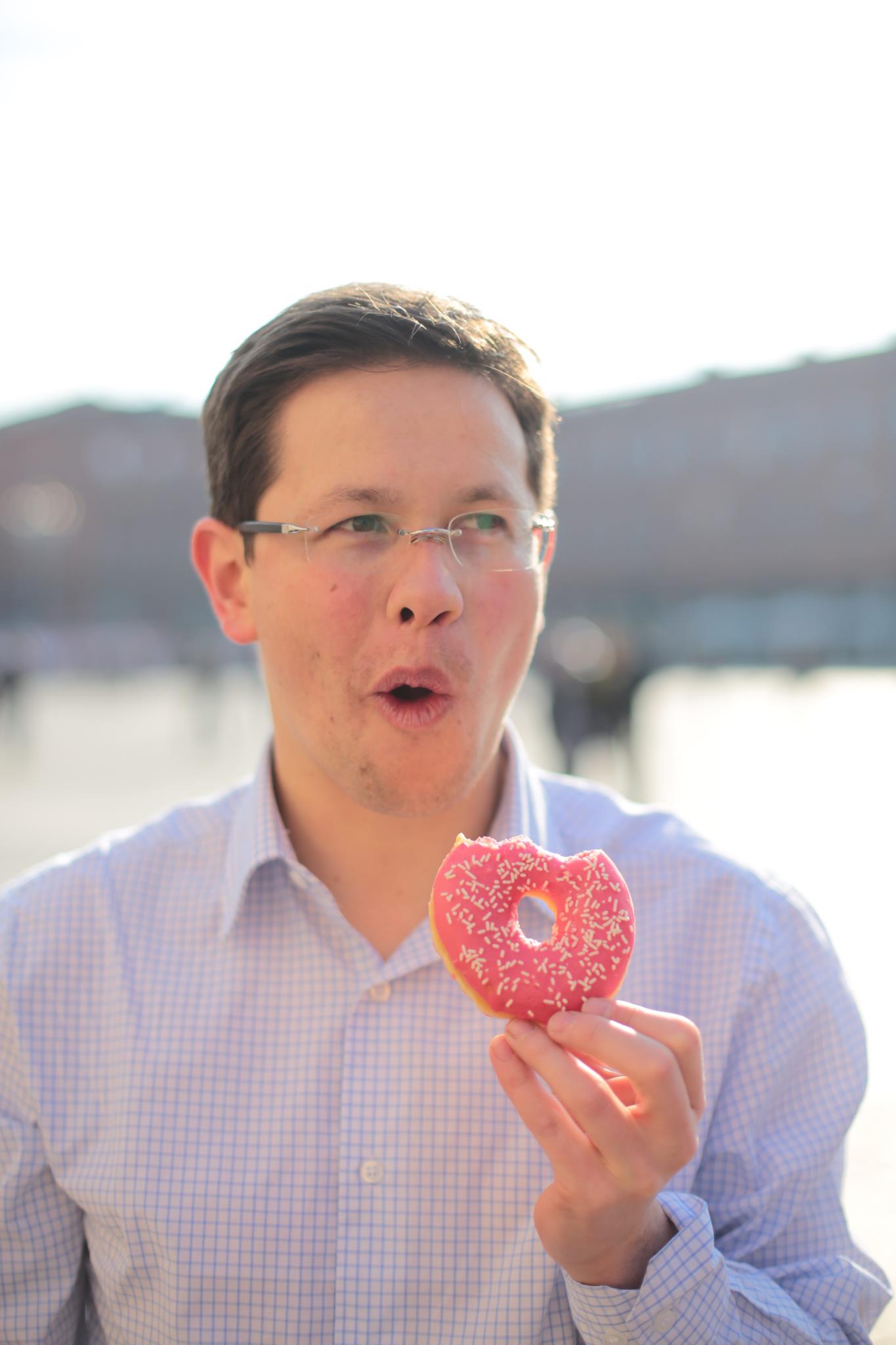 Fabrice Meuwissen suggests to not eat Donut, otherwise you will be fat 